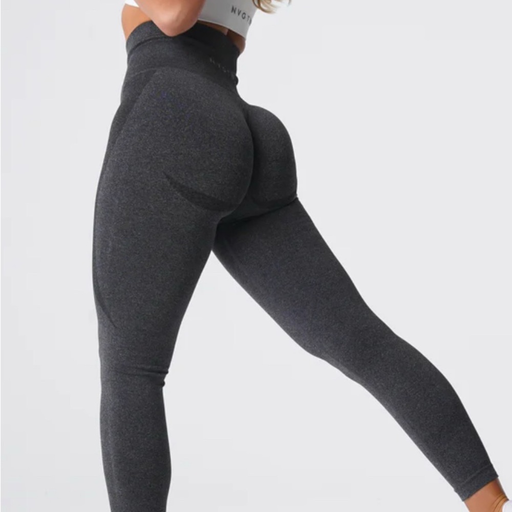 Like new NVGTN Black Speckled Contour Seamless Leggings - Picture 3 of 5